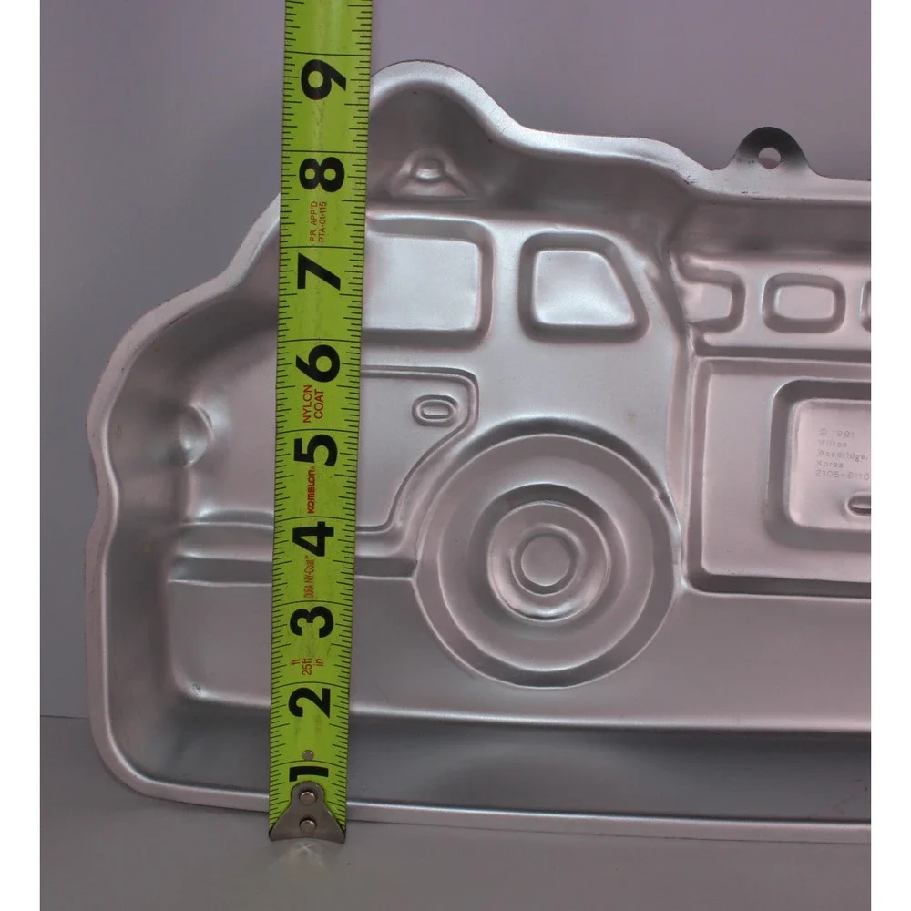 Vintage 1991 Wilton Fire Truck Engine Aluminum Cake Pan 2105-9110
